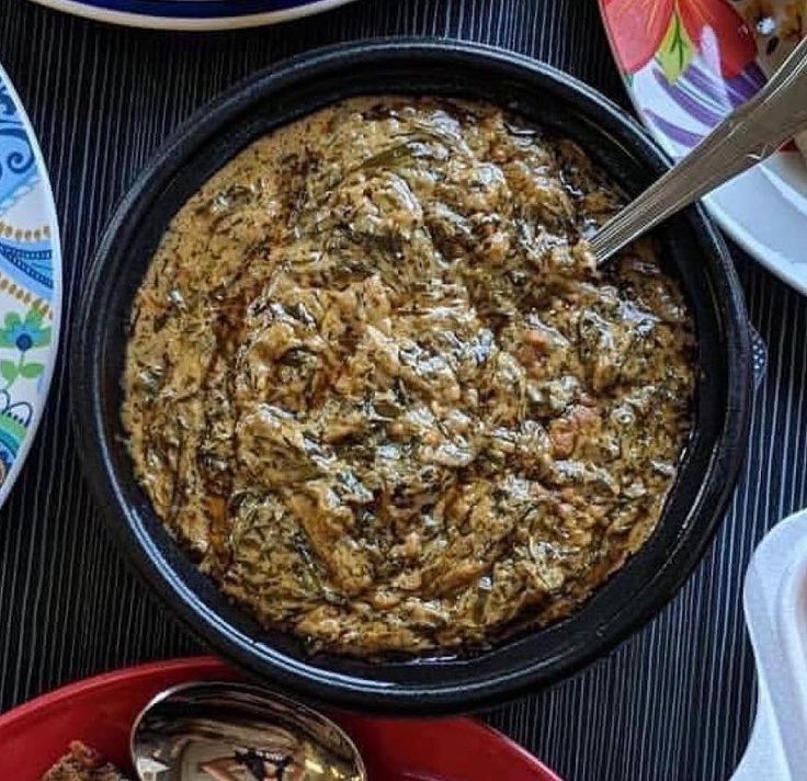 Fumbwa - Légume feuillu riche préparé avec arachides et huile de palme
