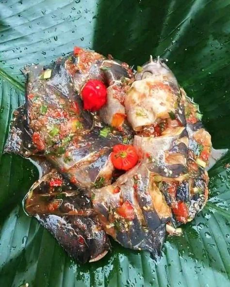 Liboké de poisson - Poisson mariné et cuit à la vapeur dans des feuilles de bananier