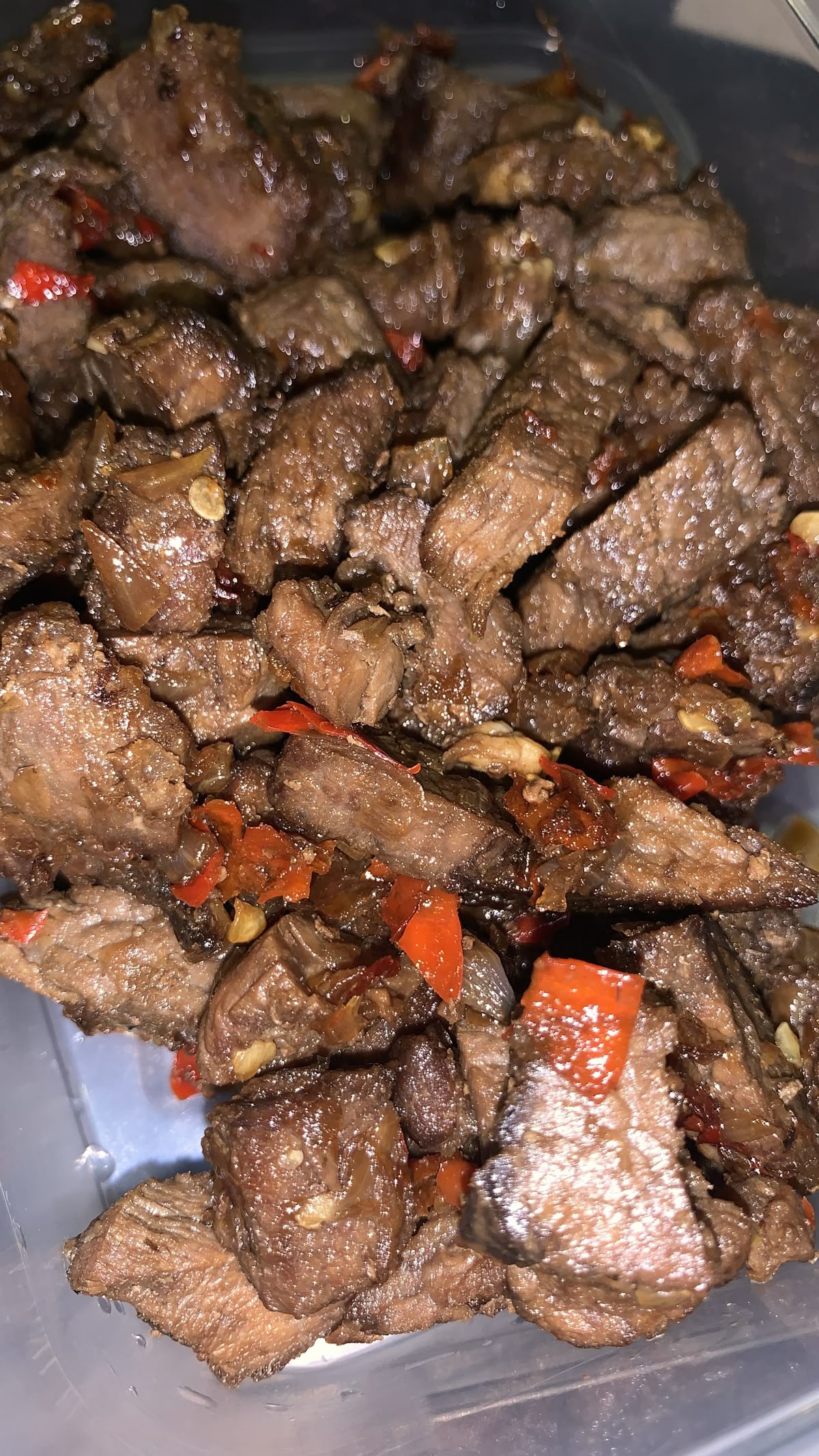 Nyama Choma à la congolaise - Viande grillée épicée servie avec sauces et légumes