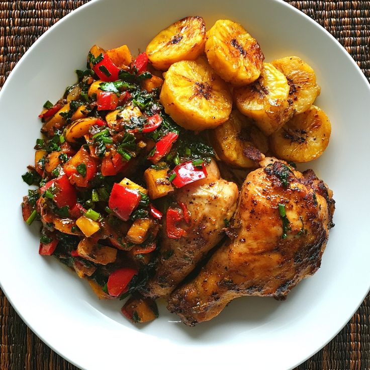 Poulet DG - Plat raffiné mélange de poulet, légumes et plantains populaire en RDC